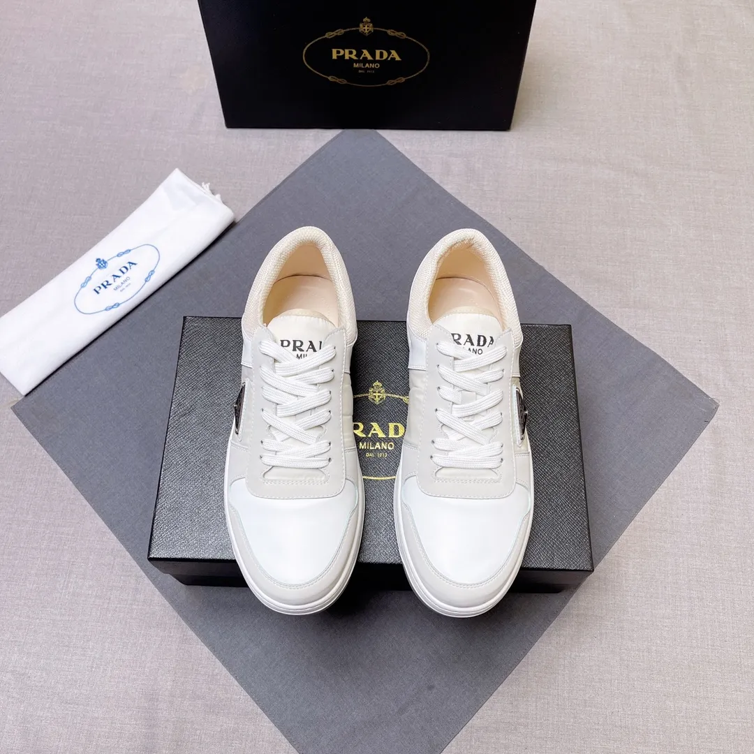 P400 Prada Prada's new men's leather sneakers, the highest version on the market, any comparison is welcome🆚! The original leather has excellent texture and is super high-end! Fetal sheep net lining imported from Italy, removable pad! Luxurious materials and fine workmanship, highly recommended! Code number 38-45 No. 058